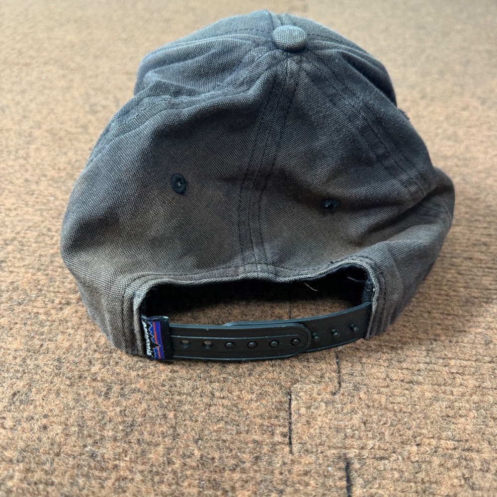 Patagonia P-6 Logo LoPro Trucker Hat Men Faded Black Snapback Baseball Cap stain - Picture 6 of 9